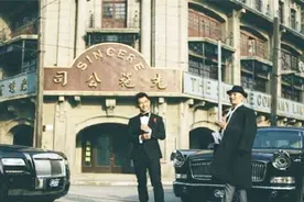 任贤齐500万买红旗L5，爱国情怀爆表！开回家被改装成这样