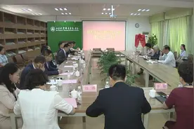 骨科大拿邱贵兴院士工作站在山大齐鲁医院揭牌视频封面