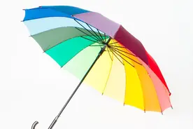 雨伞上的污渍洗不掉？妈妈教我一招，雨伞洗的和新的一样干净