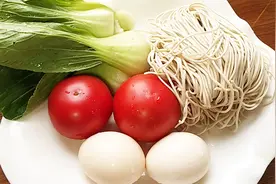 这才是西红柿鸡蛋面最正确的做法，够香够鲜，你做对了吗？视频封面