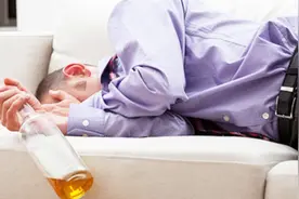 酒喝多了难受怎么办？奶奶教我一个土方法，比吃解酒药还要管用视频封面