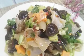 这样的白色木耳你吃过吗？来一款清冷小菜，清肺去火视频封面