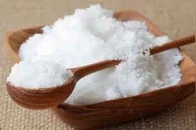 菜刀经常生锈怎么办？厨师朋友教我除锈法，家家户户都实用视频封面