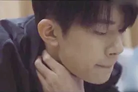 高冷性格！易烊千玺从小就喜欢独处视频封面