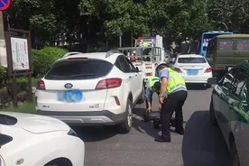 车辆乱停拖走！婺城交警对违法停车动真格图片
