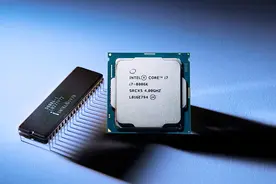 做CPU讲究的就是情怀，英特尔Core i7-8086K国行版开箱视频封面