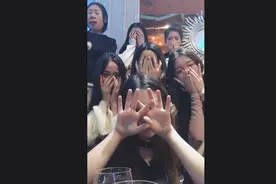 费玉清深情演唱的一首《什么都不必说》，原谅我不厚道的笑了视频封面