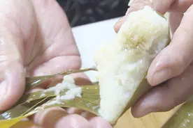 粽子叶粘米沾手不方便吃？用这两样轻松解决视频封面