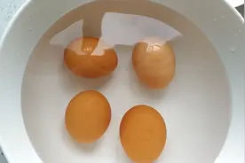 煮的鸡蛋不够入味？茶叶蛋做的时间太久？鸡蛋新做法！只需10分钟视频封面