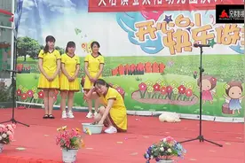 孩子在幼儿园拉裤子了怎么办？年轻的幼儿园老师能胜任这份工作吗视频封面
