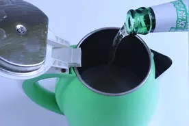小苏打加啤酒，看完视频才知道原来妙用这么大，学到就是赚到视频封面