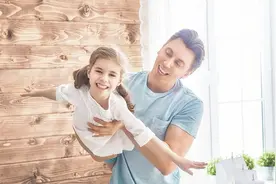 父女关系不好？爸爸这样教女儿才能建立最理想的父女关系！视频封面