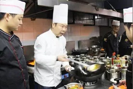 蒸米饭夹生了怎么办？大厨教你的5个应急方法，条条管用！视频封面