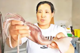 鱿鱼怎样清洗才好，教你简单清洗鱿鱼可以放心的吃了视频封面