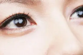 右眼皮一直跳是有霉运来临吗？看专家解释真实原因是怎样！视频封面
