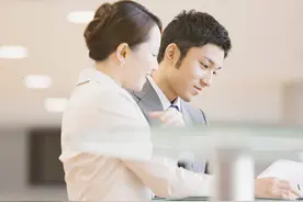 3点告诉你，与领导走得太近的坏处图片