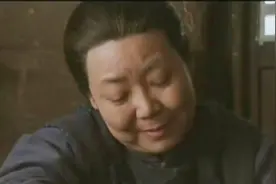 张妈给日本女人洗头，把她当亲生闺女看待视频封面