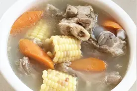夏天要多给家人煲这碗汤，多加玉米跟胡萝卜，比吃燕窝还养人视频封面