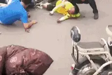 河南多地疯传外卖小哥惨遭耳机线割喉！真相来了图片