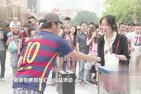 为母校而战：美女认出孙楠，让孙楠摘下口罩，饮料有多少买多少视频封面