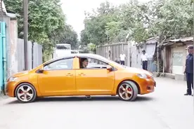 世界首辆，双头汽车，上路的话算逆行还是倒车，交警会开罚单么？视频封面
