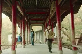 一男两女出去登山，女孩却没感受到这微妙的荷尔蒙变化，真是尴尬视频封面