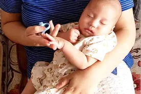 婴儿剪指甲正确的剪法，方法简单，步骤详细，宝宝再也不用带手套视频封面