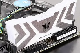 「视频」吃鸡怎样才够稳？影驰HOF II DDR4-4000内存了解一下视频封面