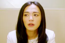 美女闹肚子，上卫生间竟听到这么精彩的演讲，不料却被发现视频封面