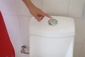 马桶水箱抽水无力怎么办？学会这个简单方法，马桶瞬间畅通无阻视频封面