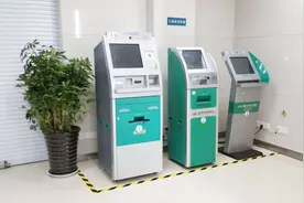 农行这个消息宣布后，用户和网友惊叹，高呼再见“银行卡”视频封面