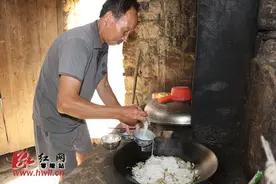 正能量｜零陵六旬农夫照顾残疾妻子25年不离不弃图片