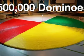 50万块多米诺骨牌挑战吉尼斯世界纪录，他能成功吗？一起来见识下视频封面