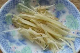头皮屑多又痒又难受，教你一招告别头屑，测亲有效！视频封面