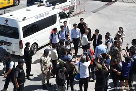 记者直击｜泰国普吉岛查龙码头今日停航，中国驻泰大使抵达搜救中心图片