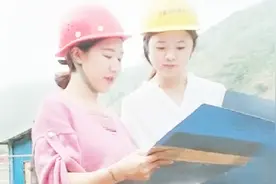 重庆21岁农村女孩，被赞工地版关晓彤，父母却担心嫁不出去视频封面