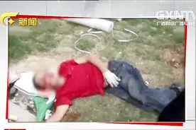 意外！工人施工拿大锤砸墙 不慎一锤砸空被大锤带出5楼窗外坠下视频封面