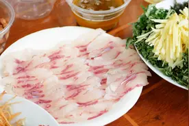 横县祖传县菜，十几种配料搭鱼生一起吃真过瘾，这做法正宗美味视频封面