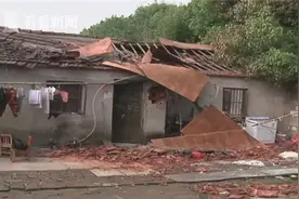 点蚊香引爆泄漏液化气掀翻屋顶 一家五口重度烧伤仍未脱离危险图片