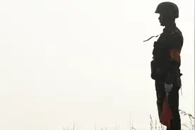 中国最危险哨所：只有四名士兵，每年要经历9个月的“落雷期”视频封面