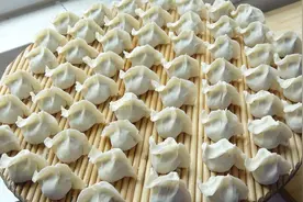 黄瓜不要炒着吃了，把它做成饺子，清淡爽口，营养丰富，超美味视频封面