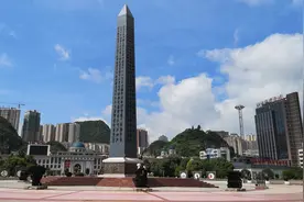贵州六盘水的人民广场，被一个大姐认出来了！视频封面