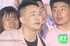 刘刚朴无华的演唱风格红遍了大江南北，一起欣赏《怀念青春》