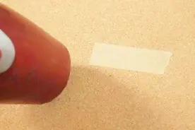 双面胶留下的印记很难去除？用点这个涂一涂，立马去除干净视频封面