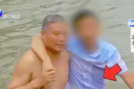 安徽男子跳江里游泳，沉到水底！救援队：再晚个3秒人就完了！视频封面