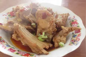 乡村巧儿：秘制酱香羊排，色泽鲜亮，味美可口，吃完还要舔盘子视频封面