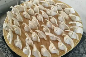 青椒不要炒着吃了，把它包成水饺，咋也吃不够，胖嫂教你一学就会视频封面