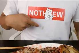外出吃饭，衣服沾上油污，用这个方法紧急处理，立马焕然一新视频封面