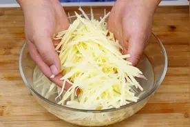 一个土豆，教你炝炒土豆丝的家常做法，又香又脆，做法还简单视频封面