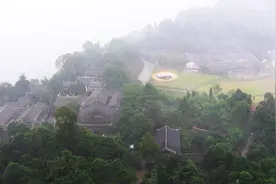 四川下属的的一个县，机场高铁站和火车站总数高达18座！